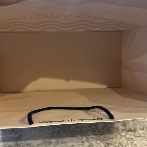 🛍️ Limited Edition Louis Vuitton Shopping Bag - 19” x 16” x 9” - Extra Large - Picture 4 of 4